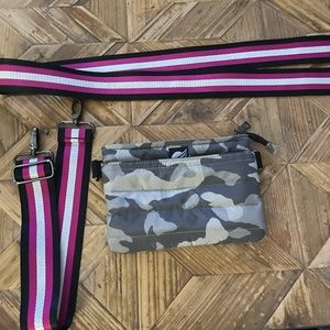 Think Rolyn crossbody with 2 straps camo lightweight
